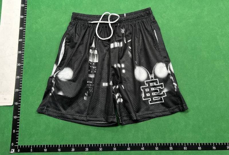 Amiri shorts    (40 CP)