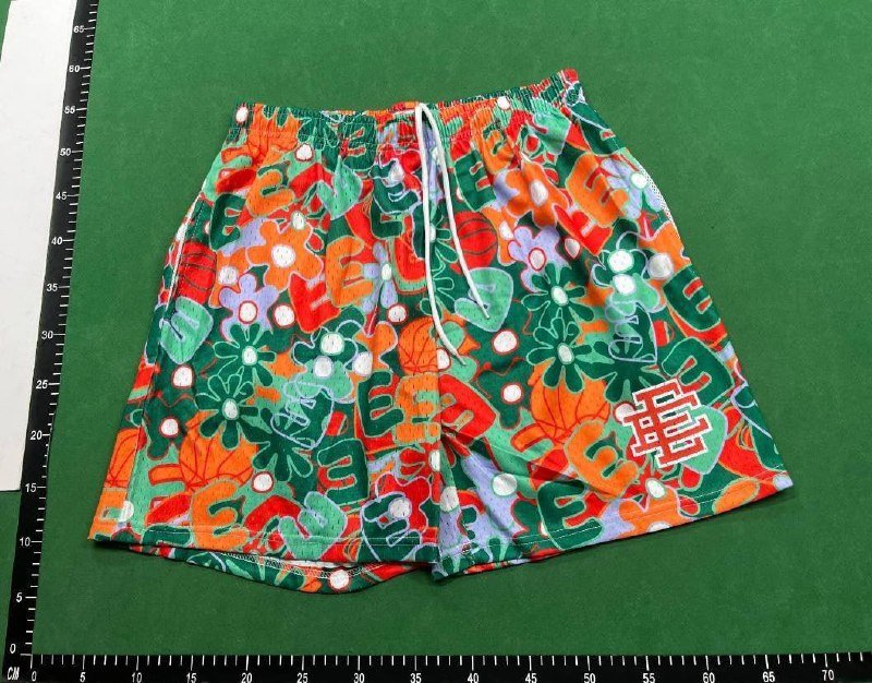 Amiri shorts    (40 CP)