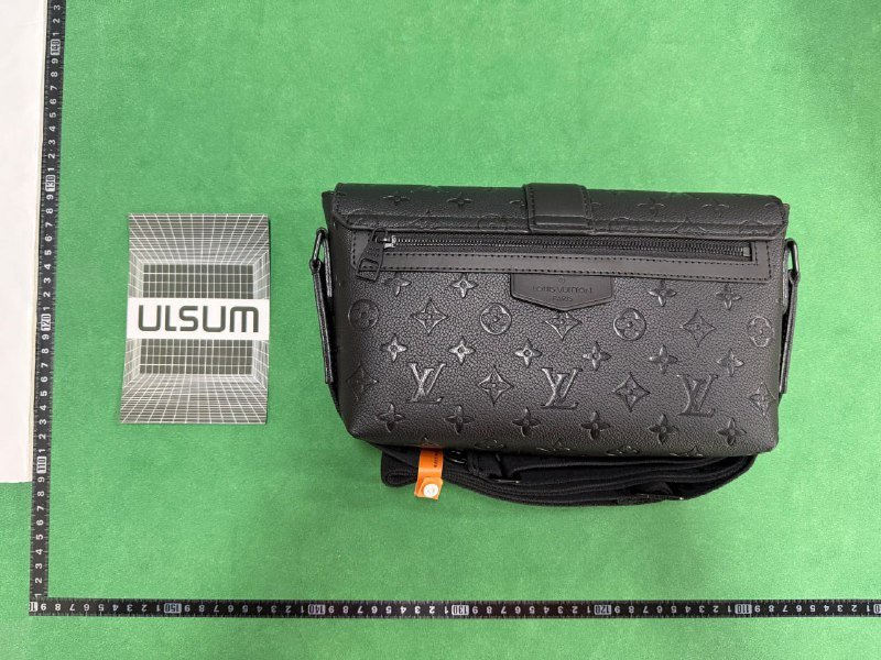 LV CHAIN genuine leather bag