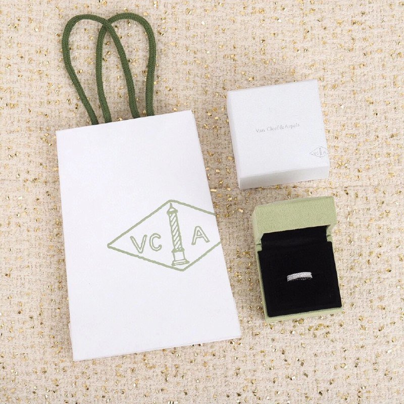 Vancle & Arpel Jewelry