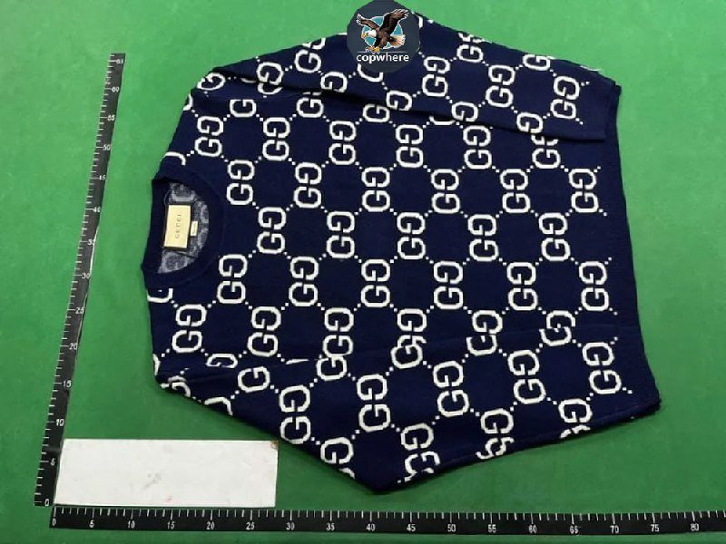Gucci sweater   (40 CP)
