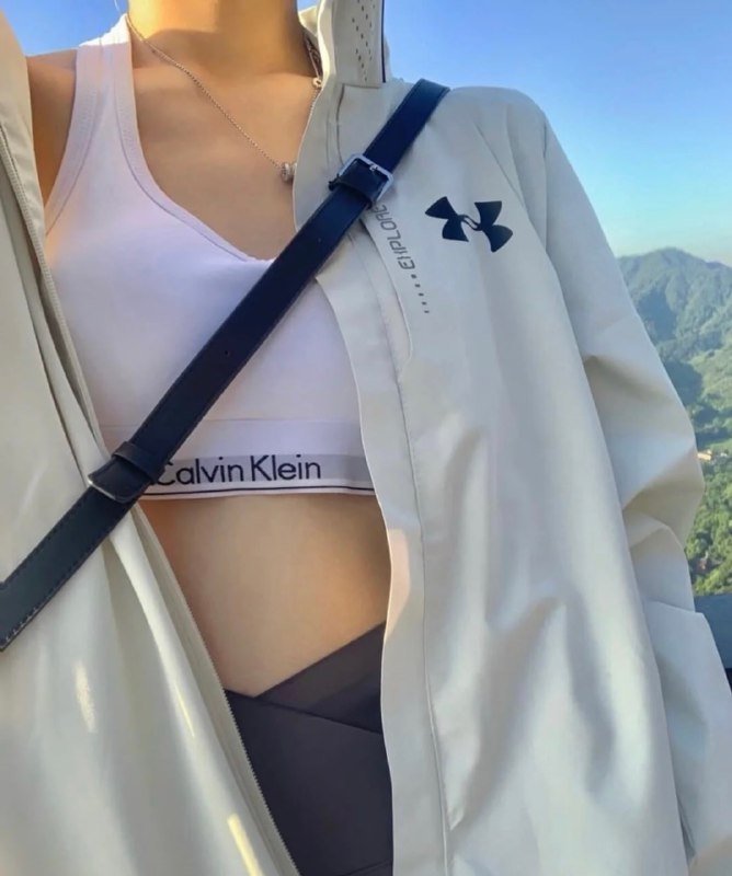 CAZADORA UNDER ARMOUR