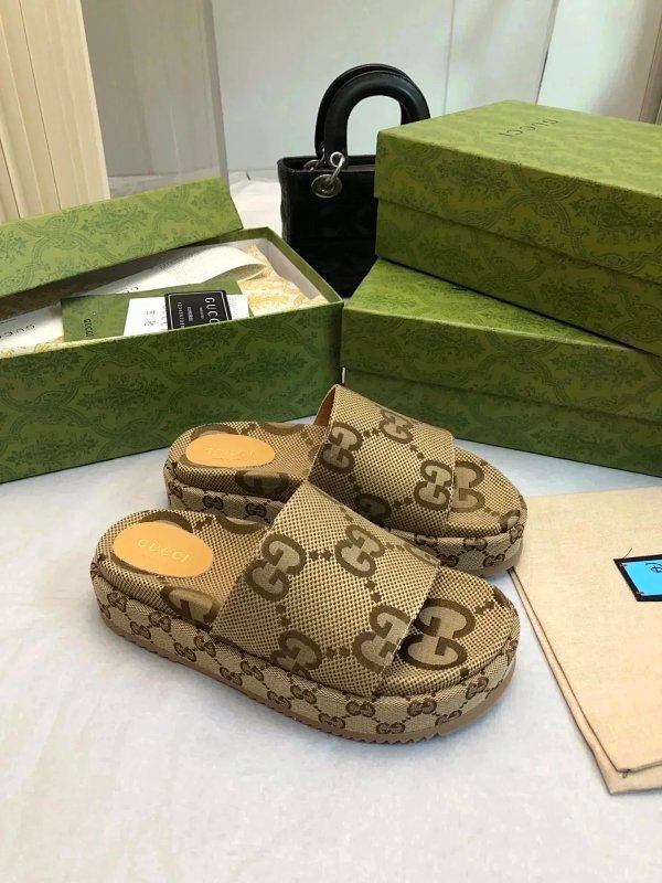 Gucci slippers