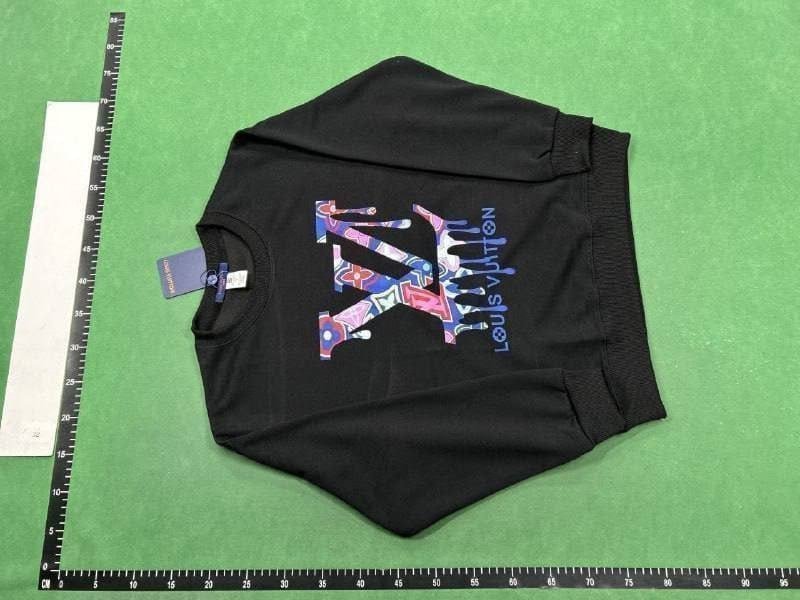 Louis Vuitton sweatshirt    (40 CP)