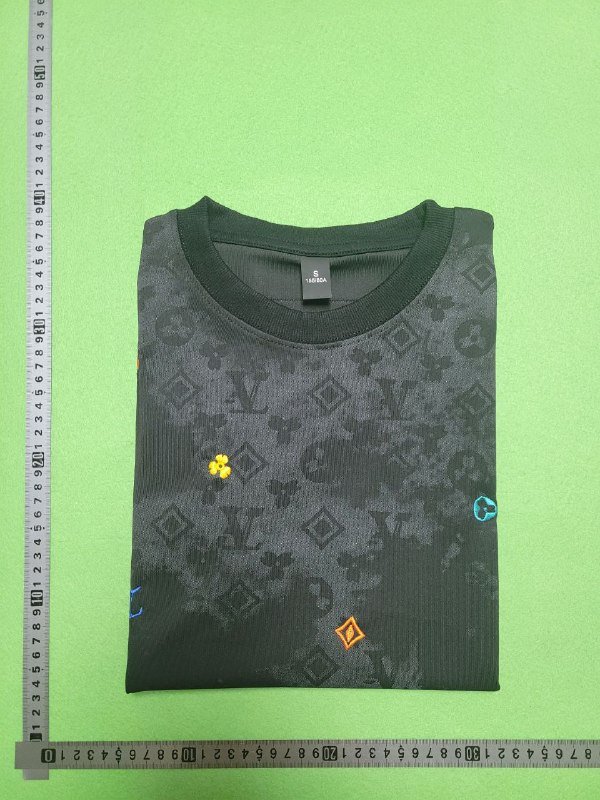 LV   t-shirt